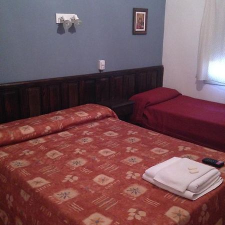 Hotel Gure Echea Villa Carlos Paz Habitación foto